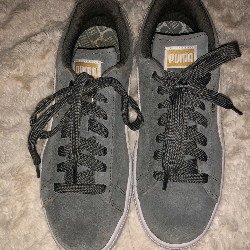 ❌⚠️SOLD- PUMA Classic Suede Sneaker - Picture 1 of 8